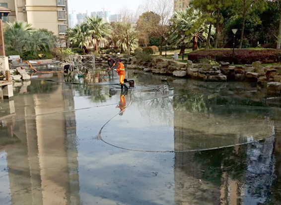 锦屏景观池淤泥清理